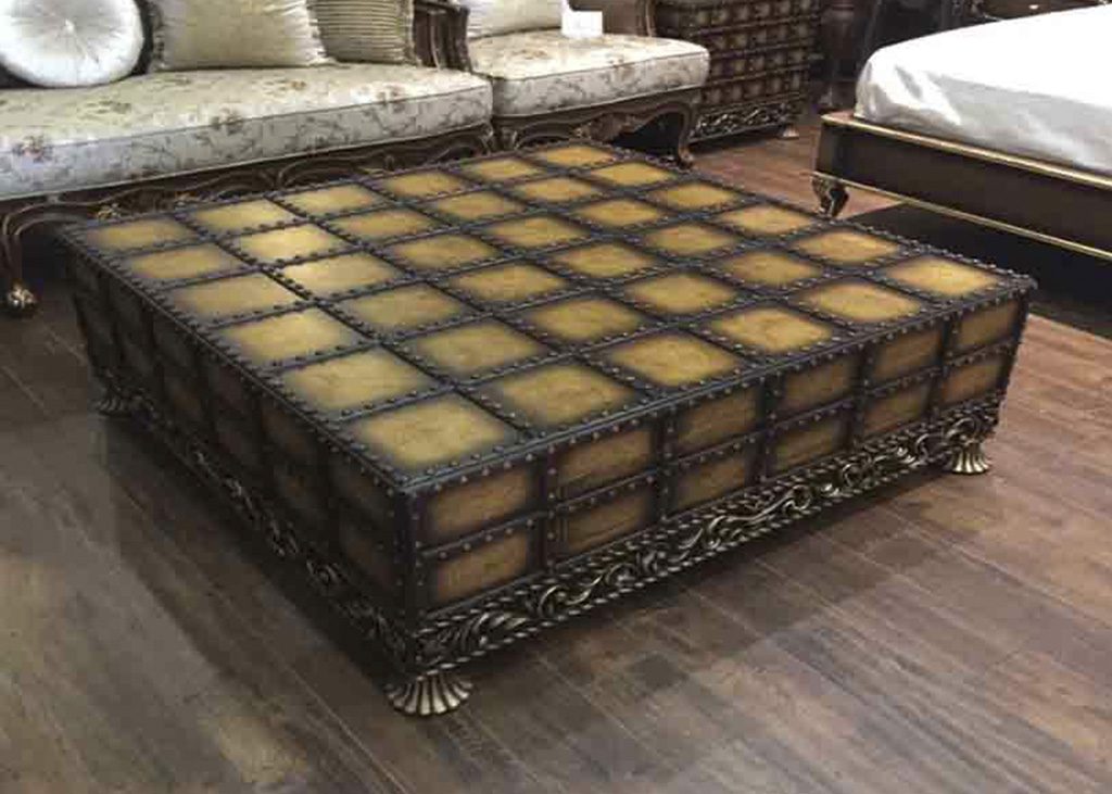 Lyla – Square Table — optional