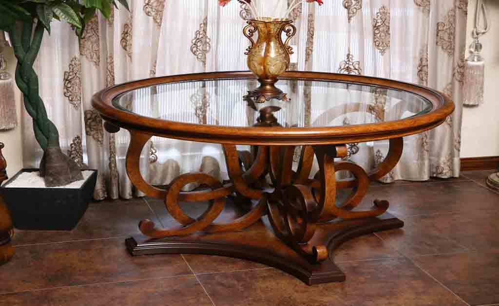 Lyla – Round Table