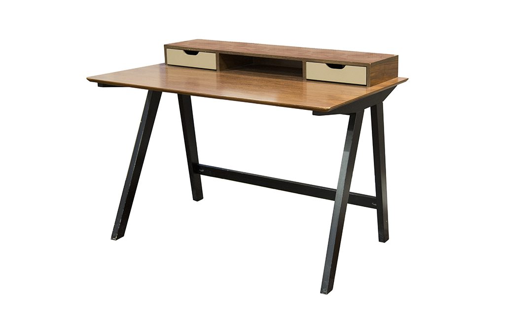 Bess – Study Table