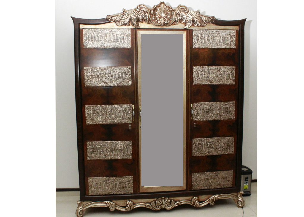 Latina- Wardrobe 3 Door — optional